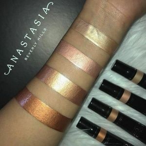 Anastasia liquid glow